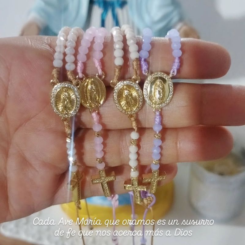 Rosarios manilla ajustable con medalla dorada
